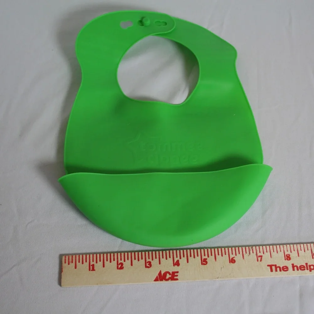 Tommee Tippee Green Catch All Bib - Soft Flexible Silicone Food Catcher for Baby